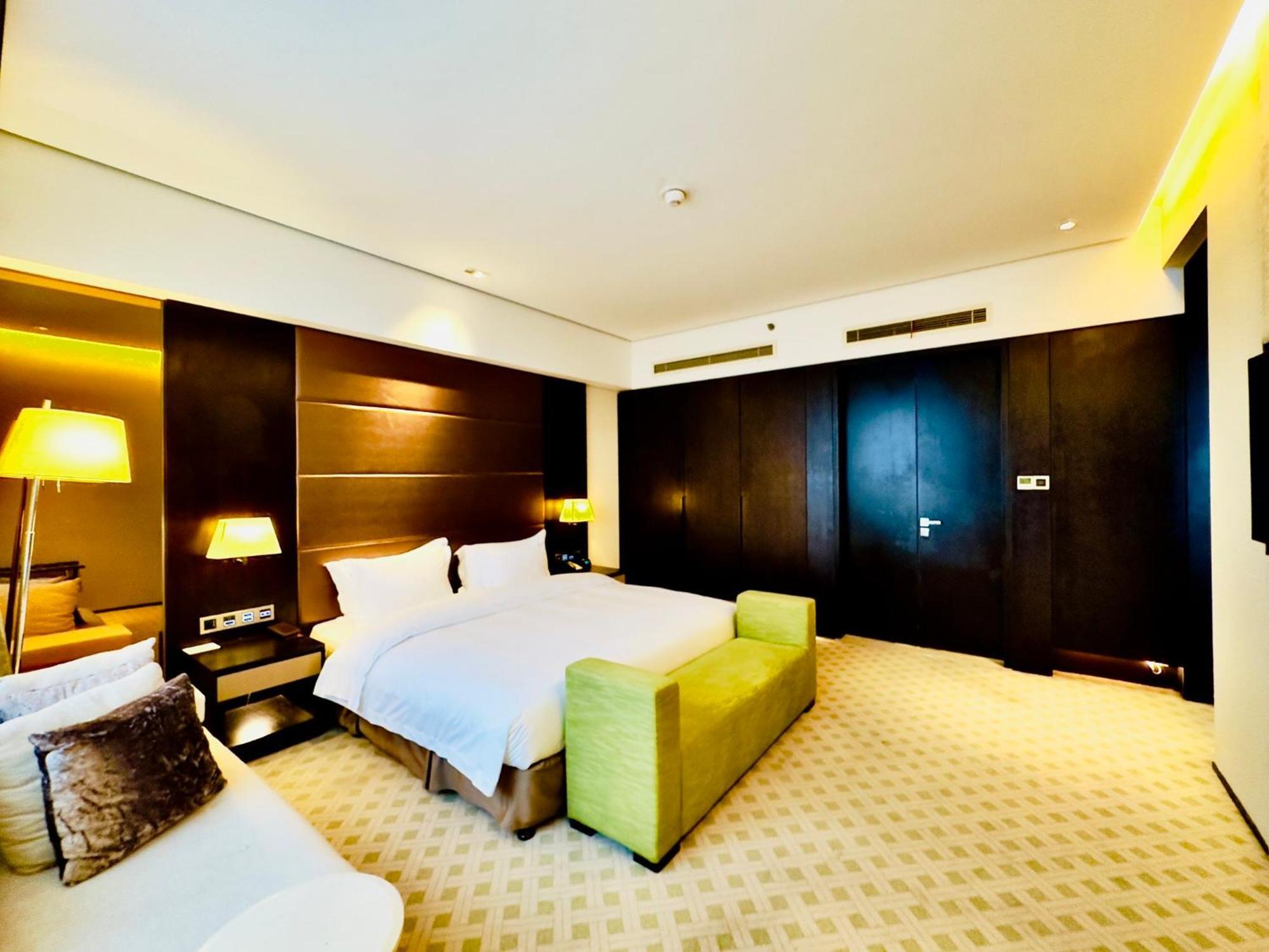 Holiday Inn Nantong Oasis International By Ihg Exterior photo
