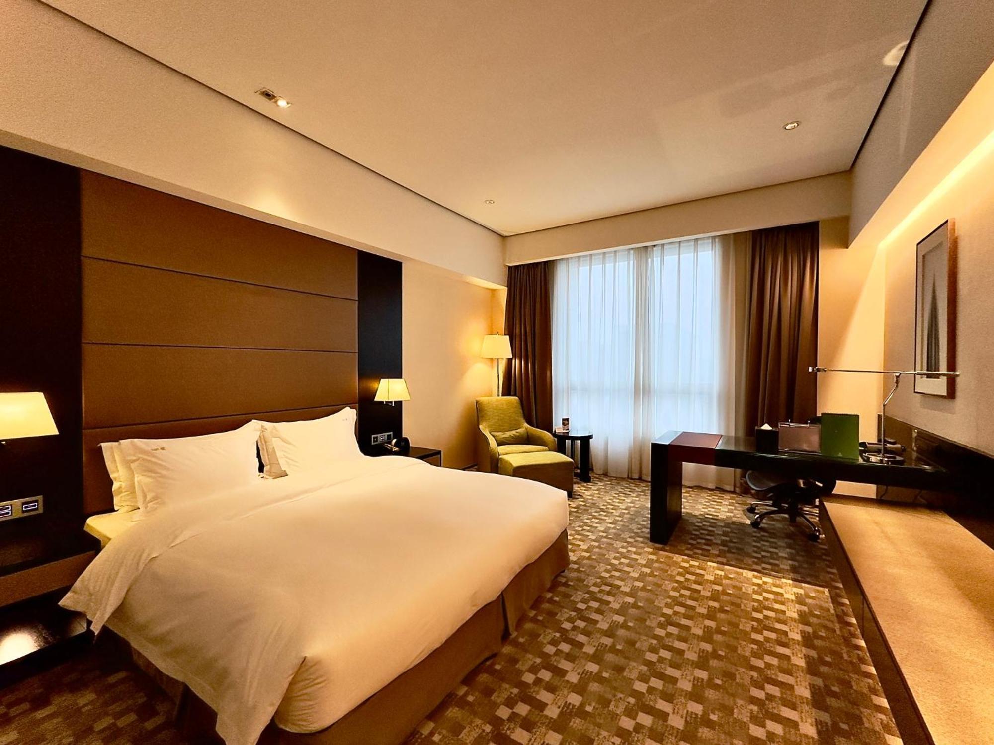 Holiday Inn Nantong Oasis International By Ihg Exterior photo